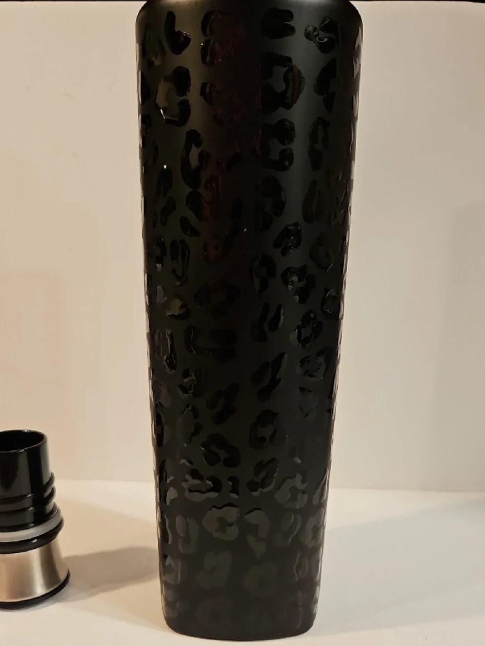 BRUMATE 25 OZ. WINSULATOR BLACK CHEETAH PRINT TRAVEL BOTTLE.